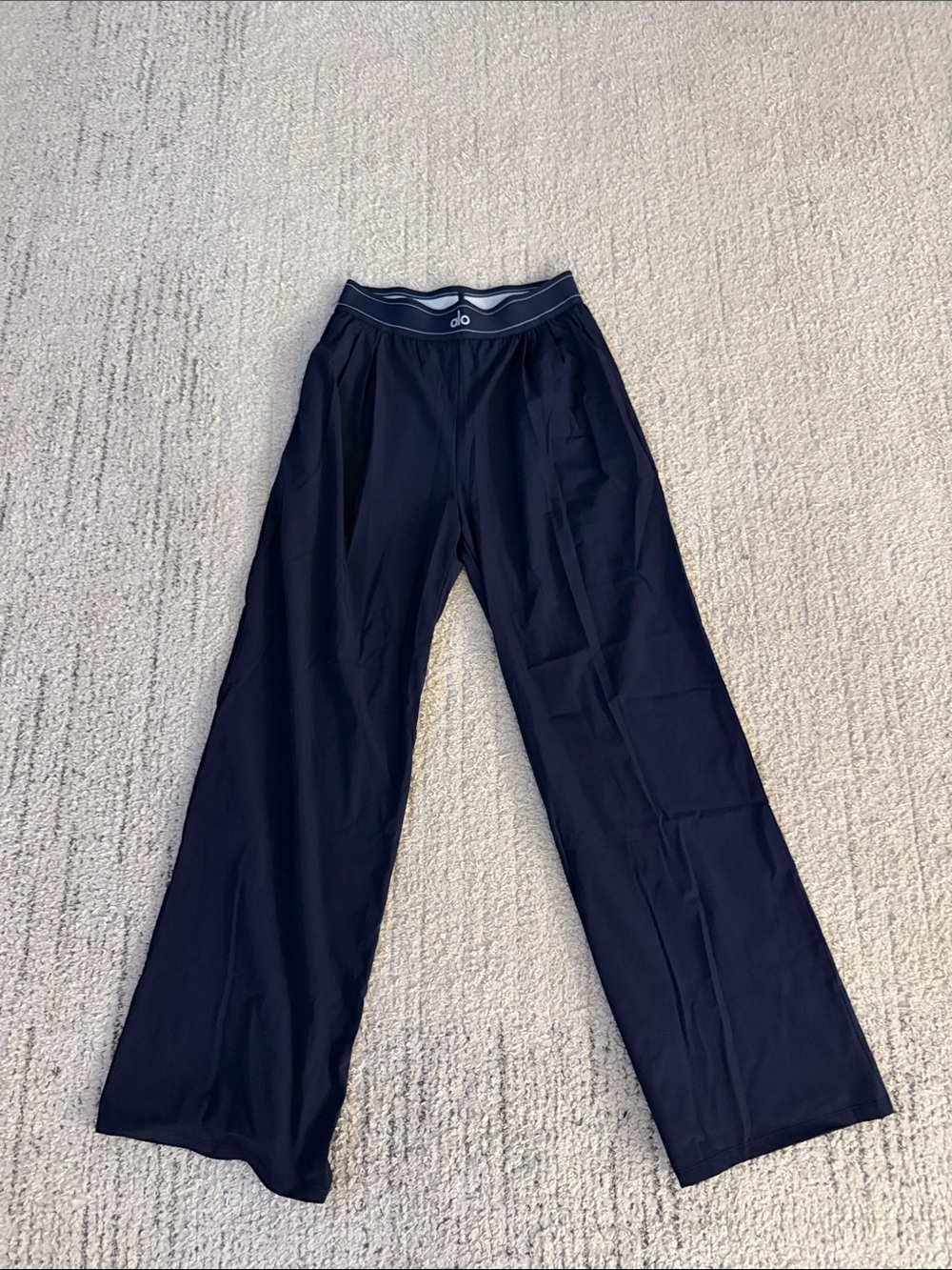 ALO Yoga Men’s Dark Navy Wide-Leg Joggers